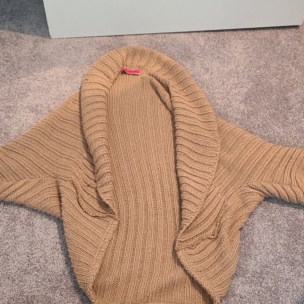 Short sleeve shrug